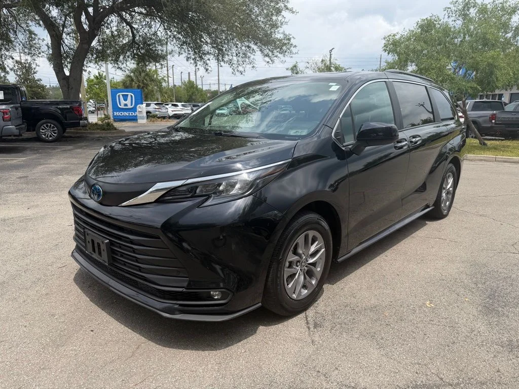 Used 2025 Midnight Black Metallic Toyota XLE image 3