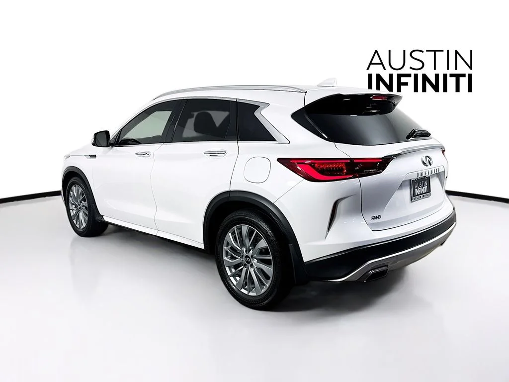 Certified Used 2023 White INFINITI LUXE image 6