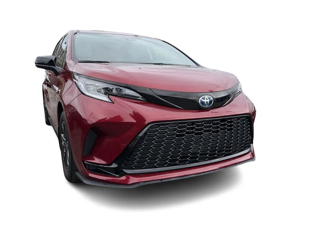 Used 2025  Toyota Sienna XSE AWD 7-Pass Dilawri Certified image 3