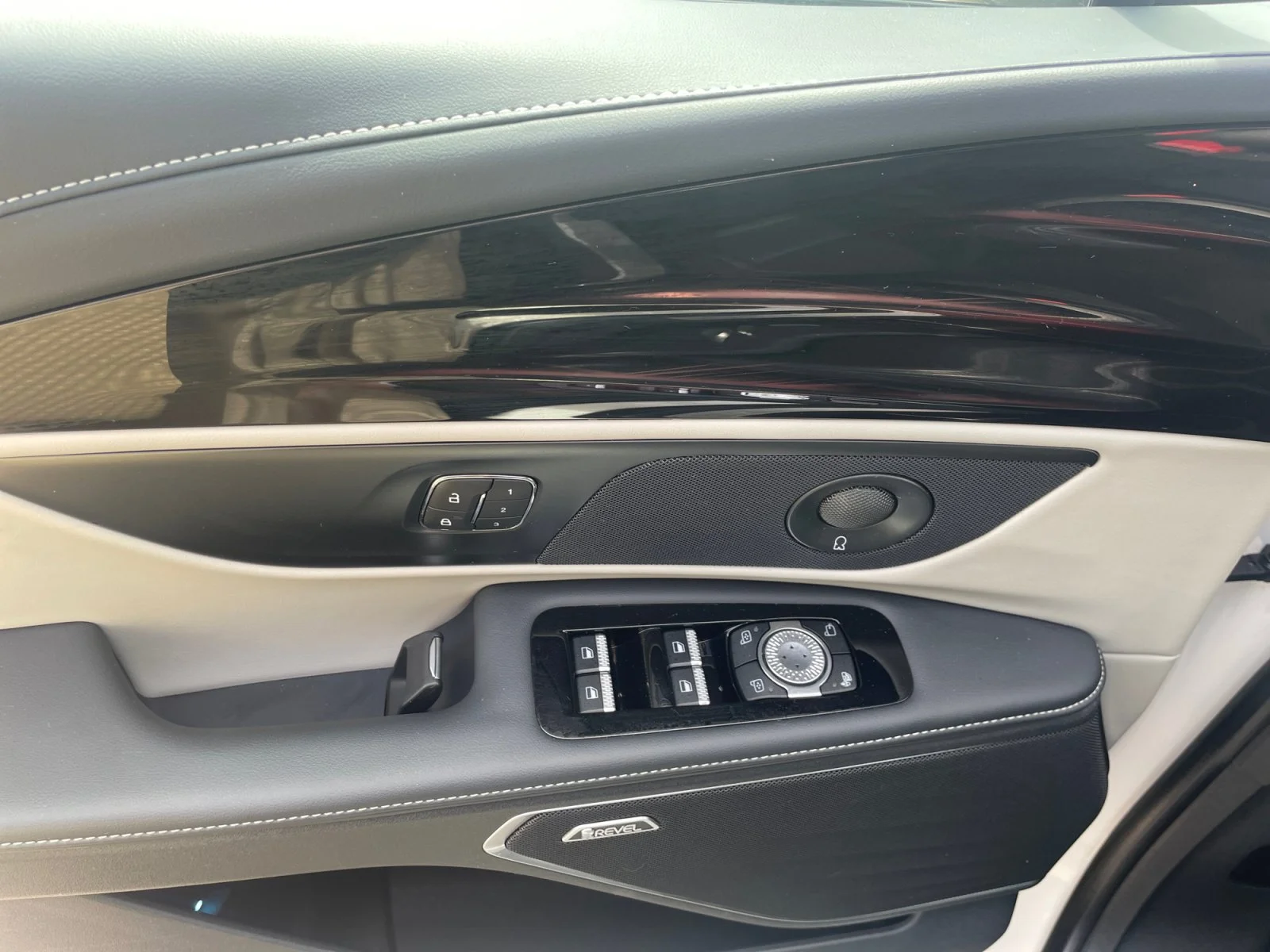 Used 2025 WHITE Lincoln PREMIERE AWD image 17