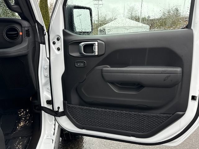 New 2026 Bright White Clear-Coat Exterior Paint Jeep Mojave image 23