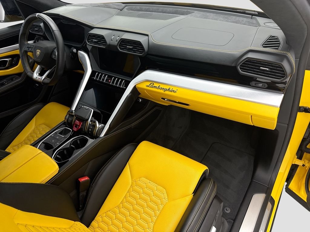 Used 2019 Black Lamborghini Base image 16