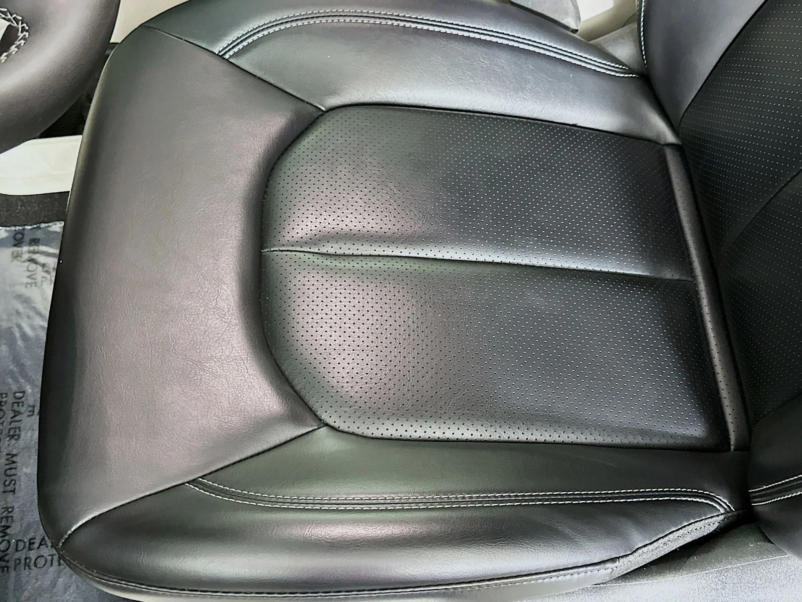 Used 2023 Brilliant Black Crystal Pearlcoat Chrysler Touring L image 19