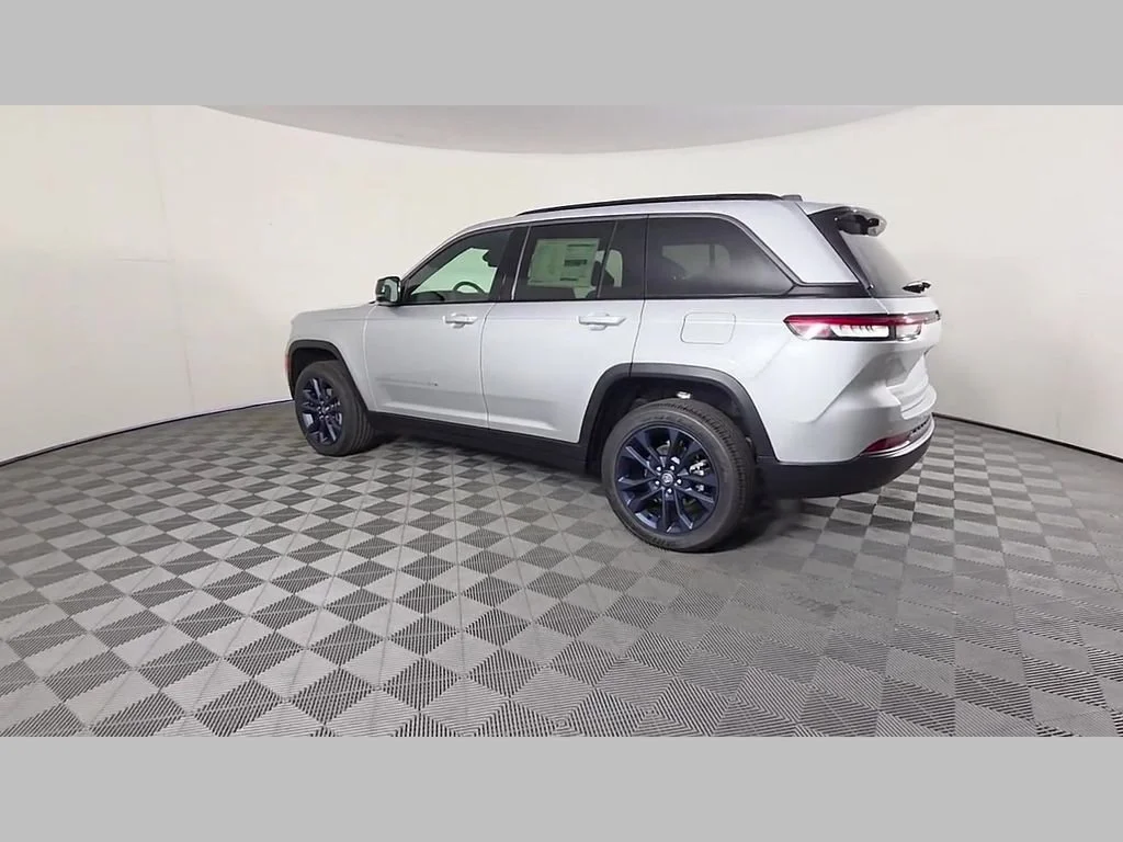 New 2026 Silver Zynith Exterior Paint Jeep 85th Anniversary Edition image 30