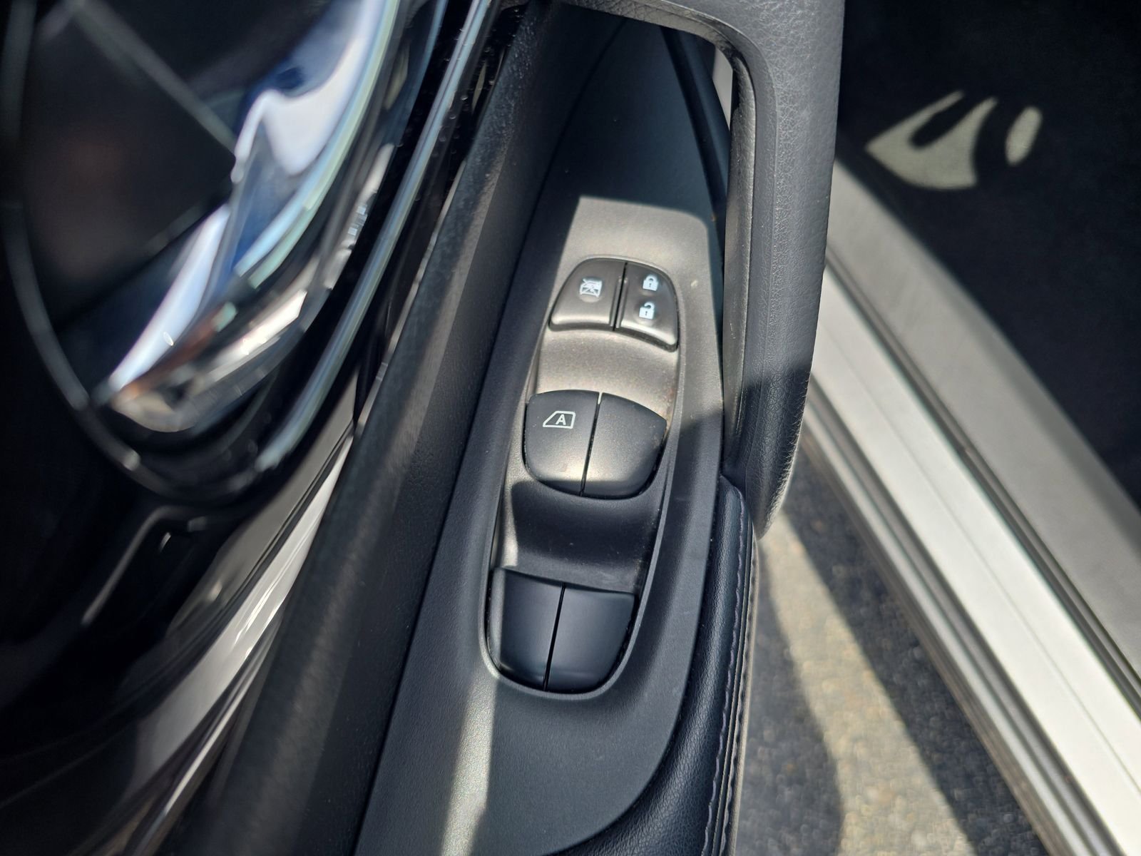 Used 2021 Gray Nissan SV image 14