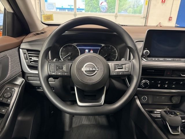 Used 2023 Glacier White Nissan S image 14
