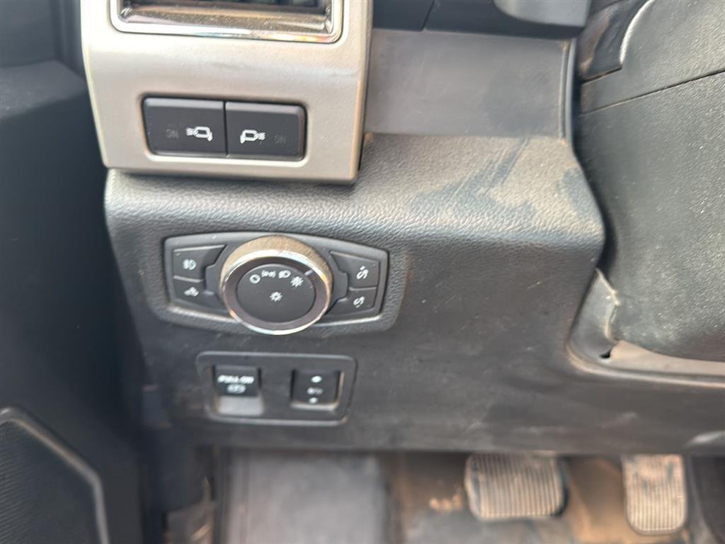 Used 2019 Blue Jeans FORD LARIAT image 11