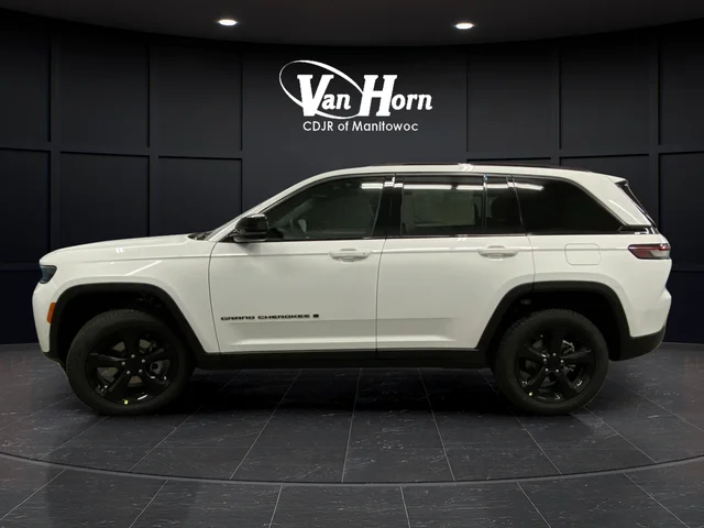 New 2026 Bright White Clear-Coat Exterior Paint Jeep Limited image 5