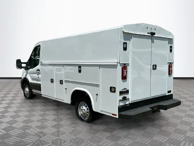 New 2025 Oxford White Ford Base image 4