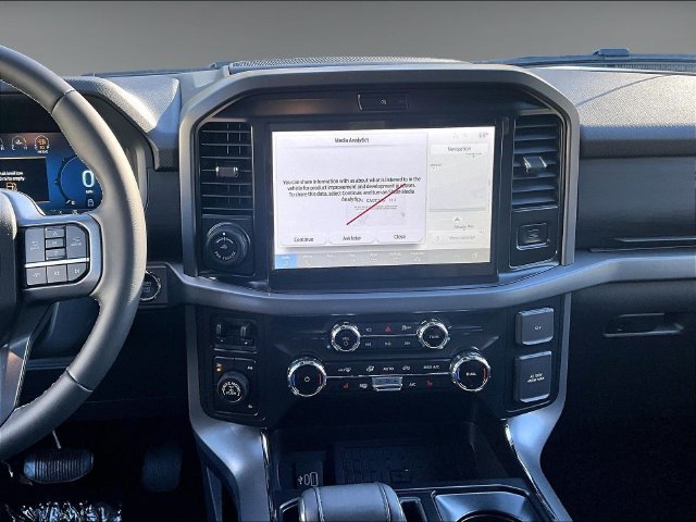 New 2026 Oxford White Ford XLT image 7
