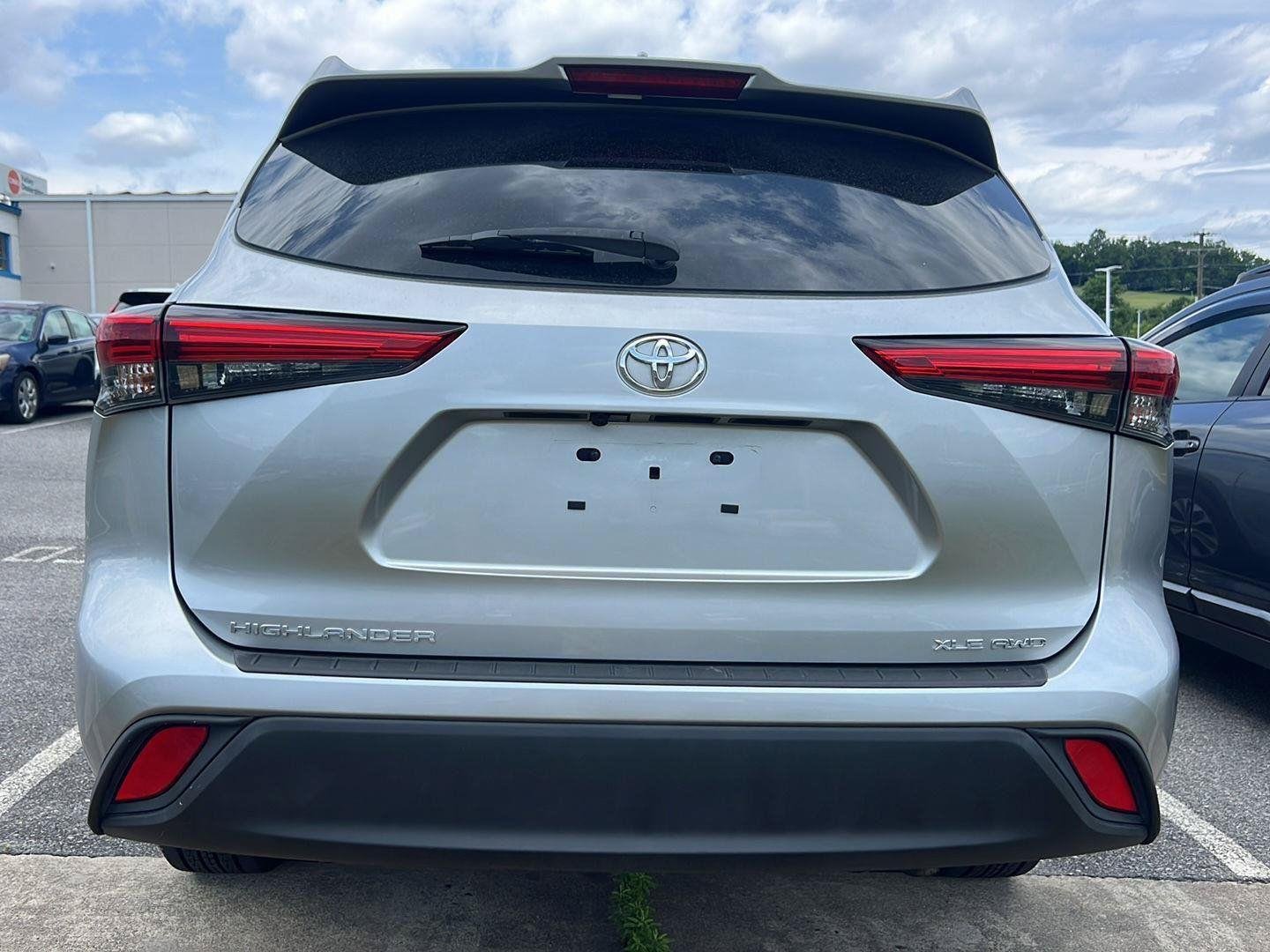 Used 2022 Celestial Silver Metallic Toyota XLE image 4