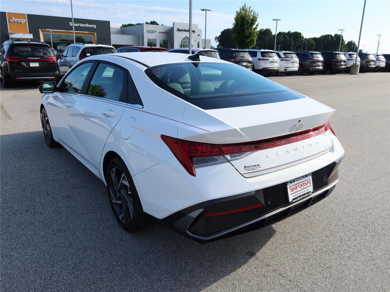 Used 2024 Serenity White Hyundai Limited image 4