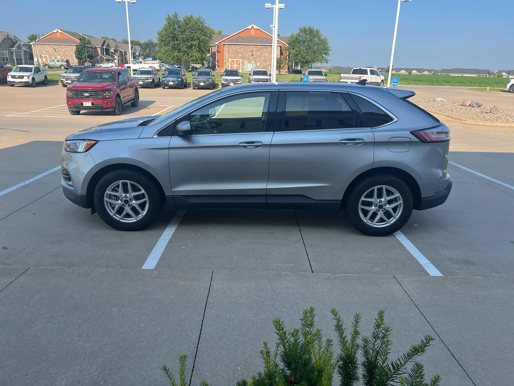 Used 2023 Iconic Silver Metallic Ford SEL image 5