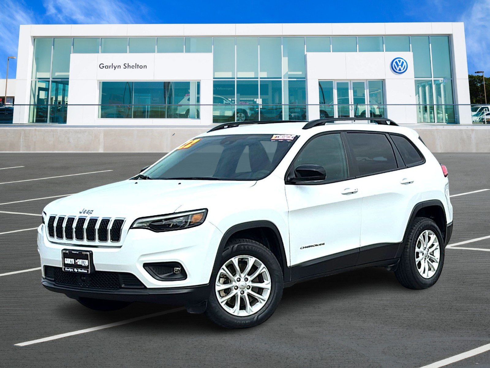 Used 2022 WHITE Jeep Latitude Lux 4x4 image 1