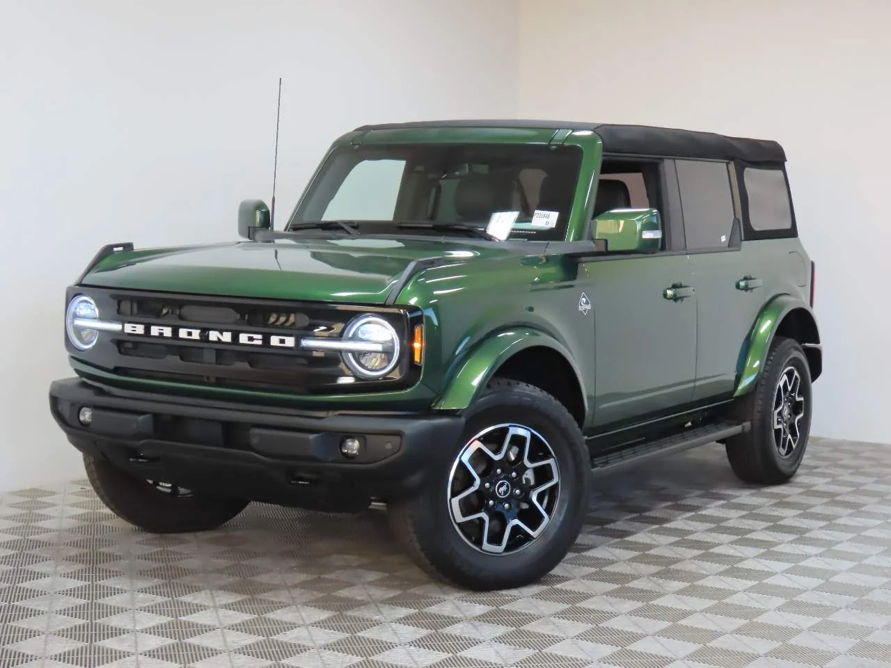 2023 Ford Bronco Outer Banks 4x4's photo