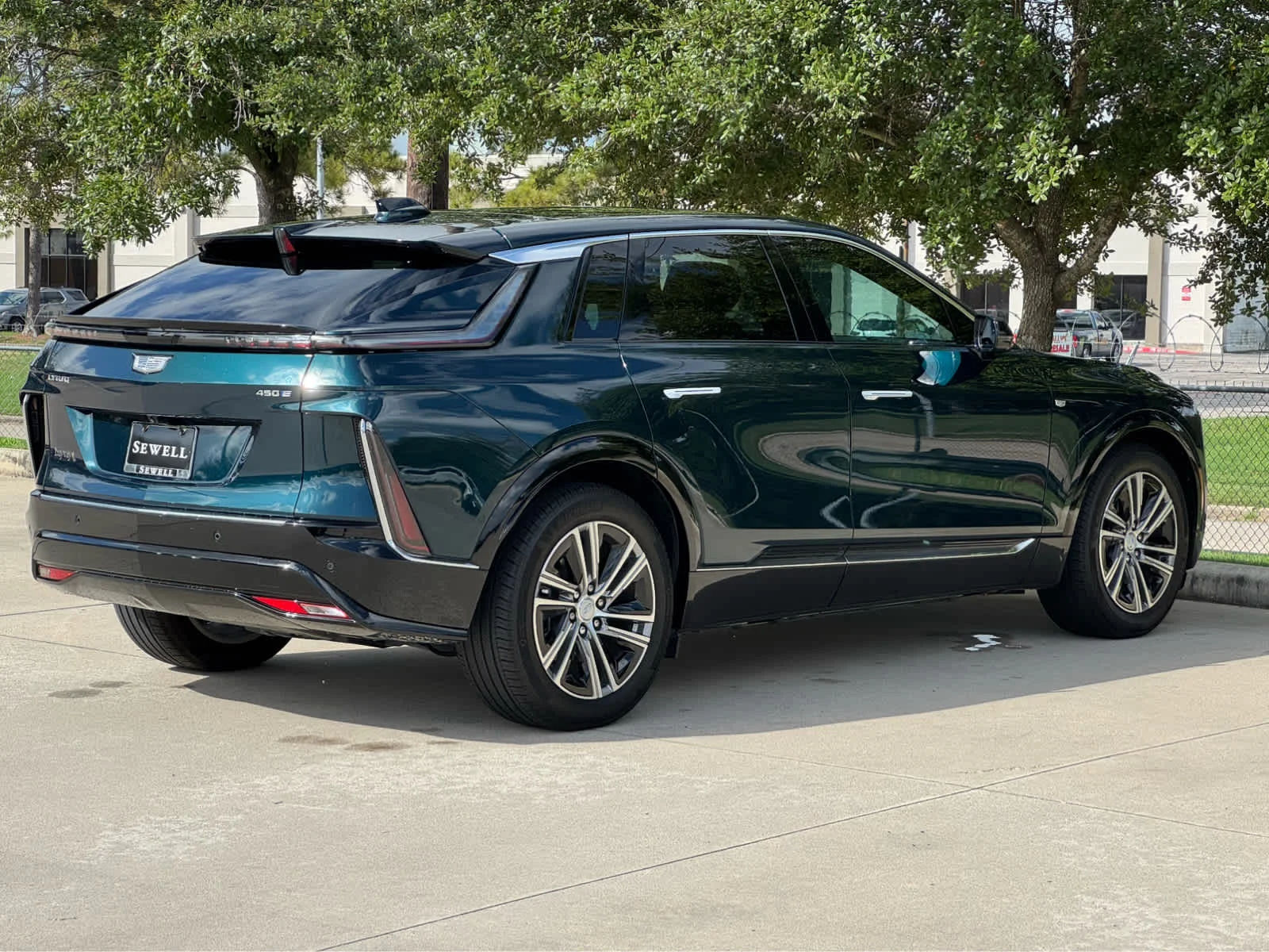 Used 2025 Emerald Lake Metallic Cadillac Luxury image 5