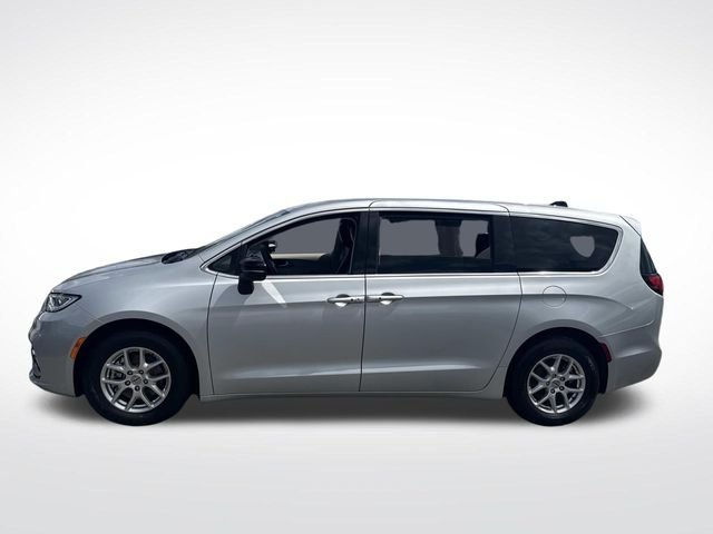 Used 2024 Silver Mist Clearcoat Chrysler Touring L image 2