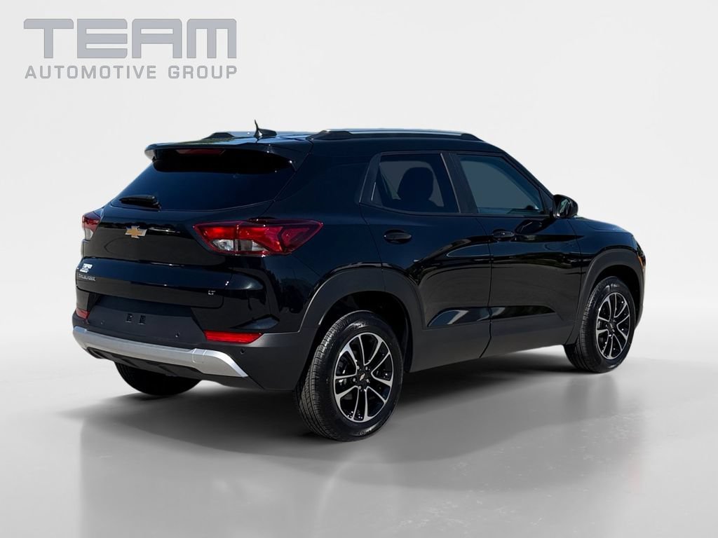 New 2026 Mosaic Black Metallic Chevrolet LT image 7