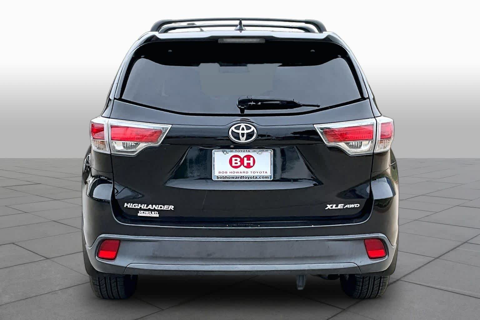 Used 2015 Attitude Black Metallic Toyota XLE image 5