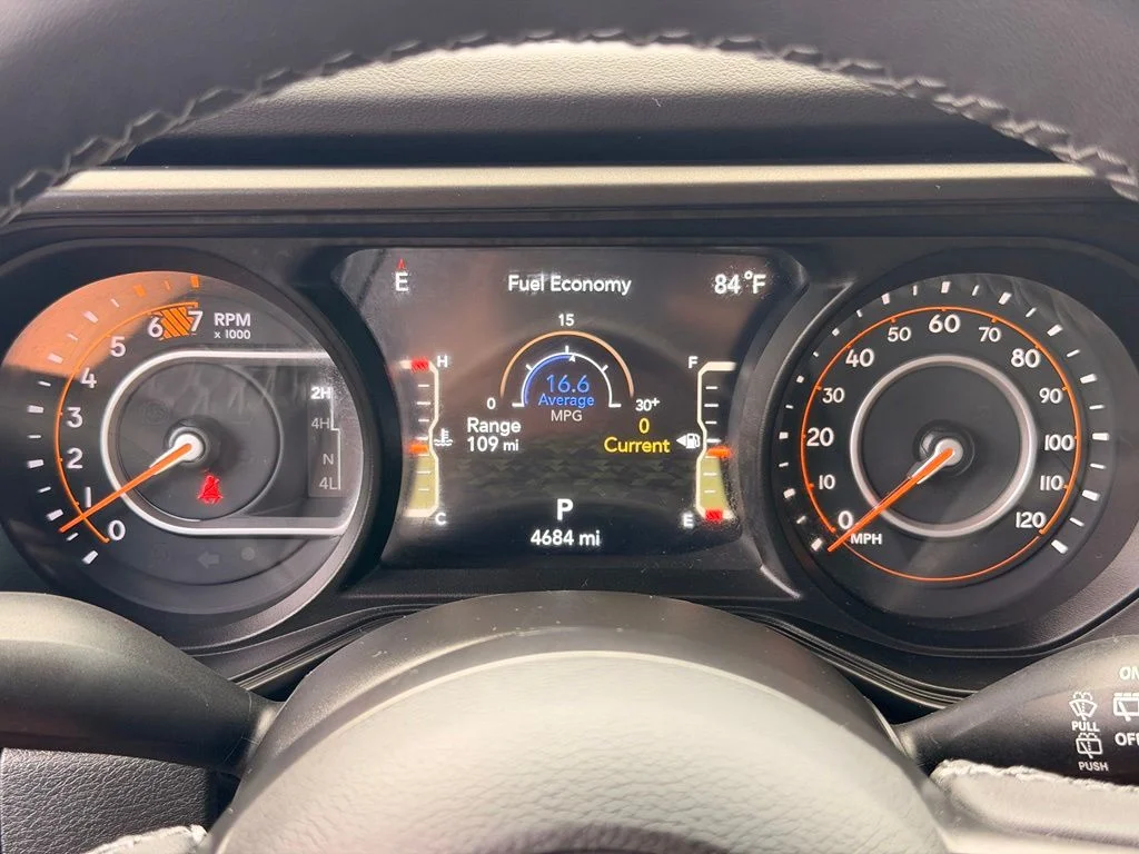 Used 2025  Jeep Rubicon image 35