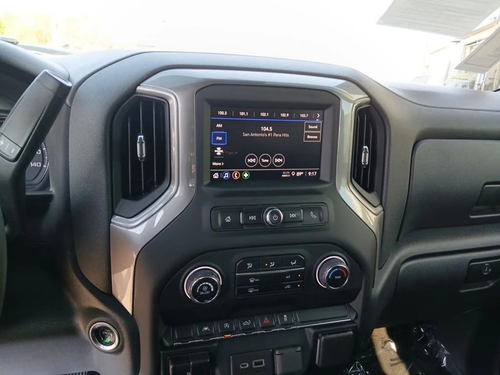 Used 2023 White Chevrolet Custom image 21