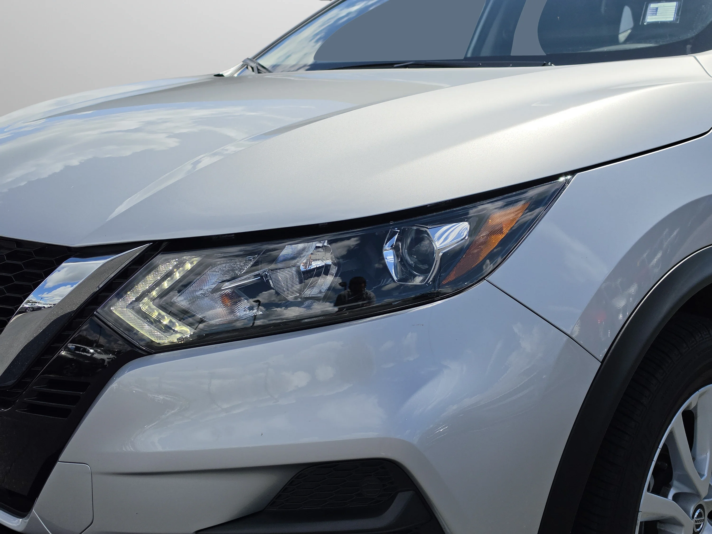 Used 2020 Brilliant Silver Metallic Nissan SV image 13