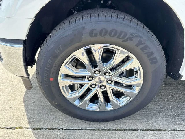 New 2026 Star White Metallic Tri-Coat Ford Lariat® image 33
