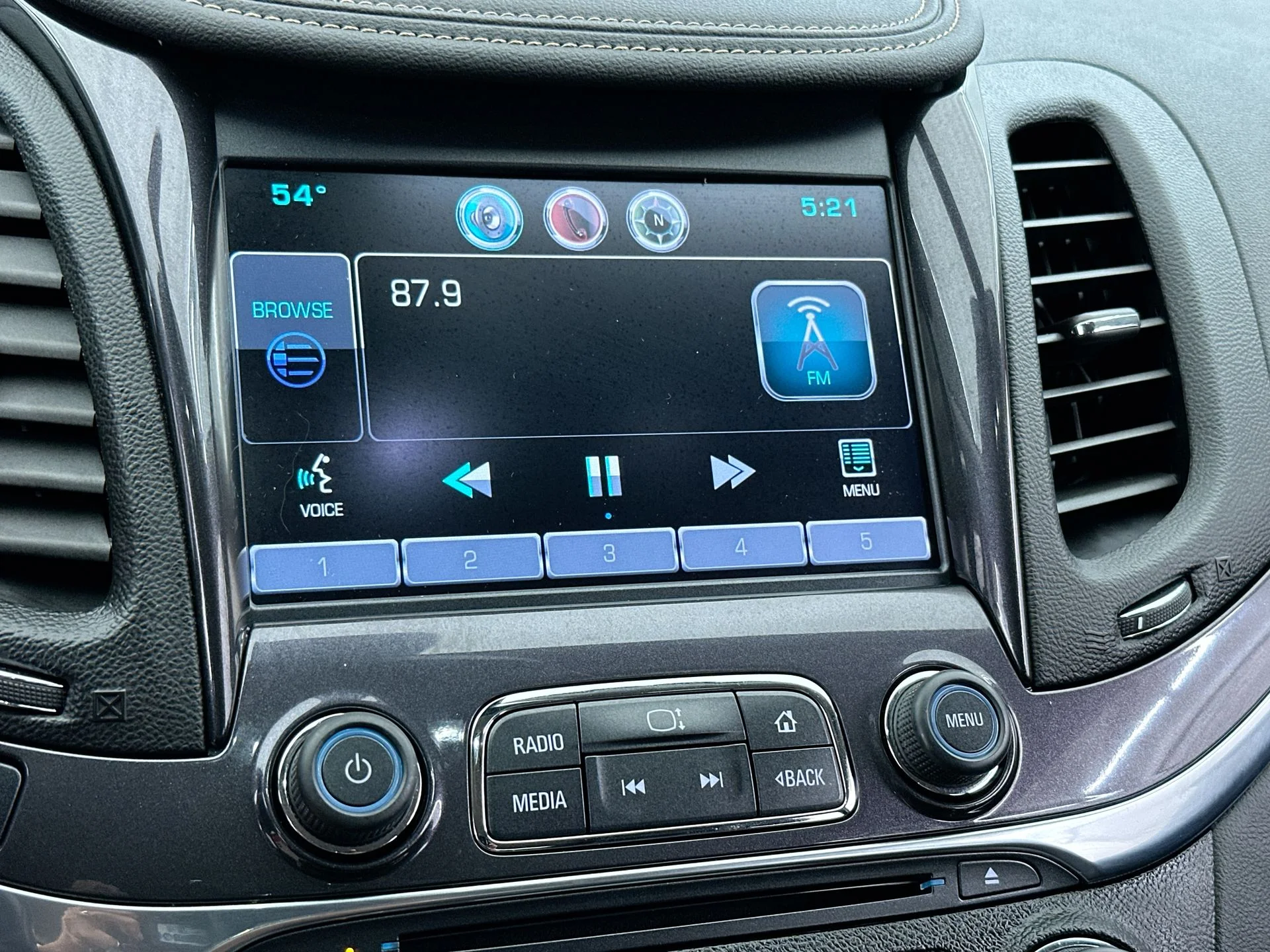 Used 2015 Gold Chevrolet LT image 31