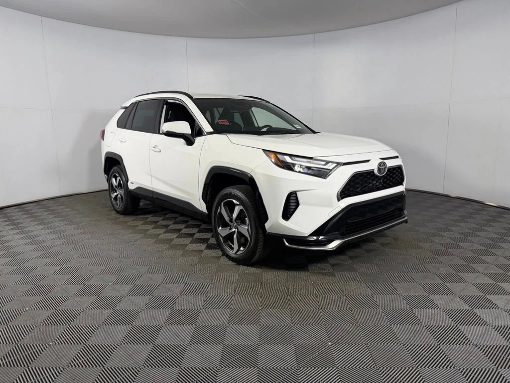 Certified Used 2025 White Toyota SE image 4