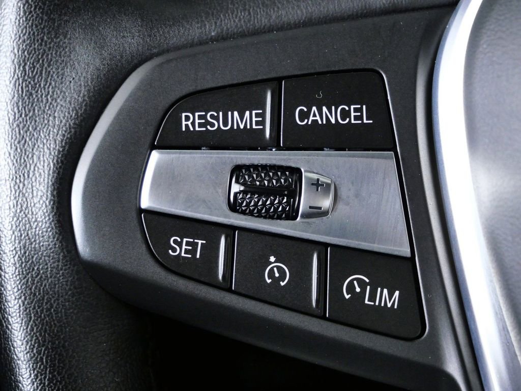 Used 2022 Black BMW xDrive30i image 40