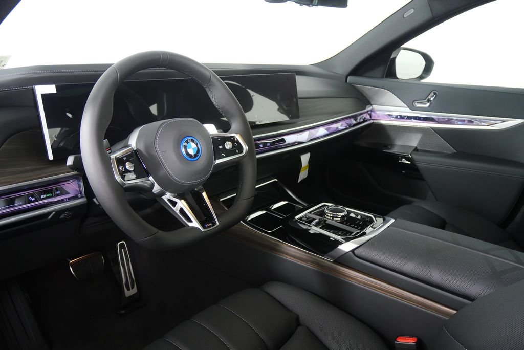 2026 BMW 7 Series 750e - Photo 13