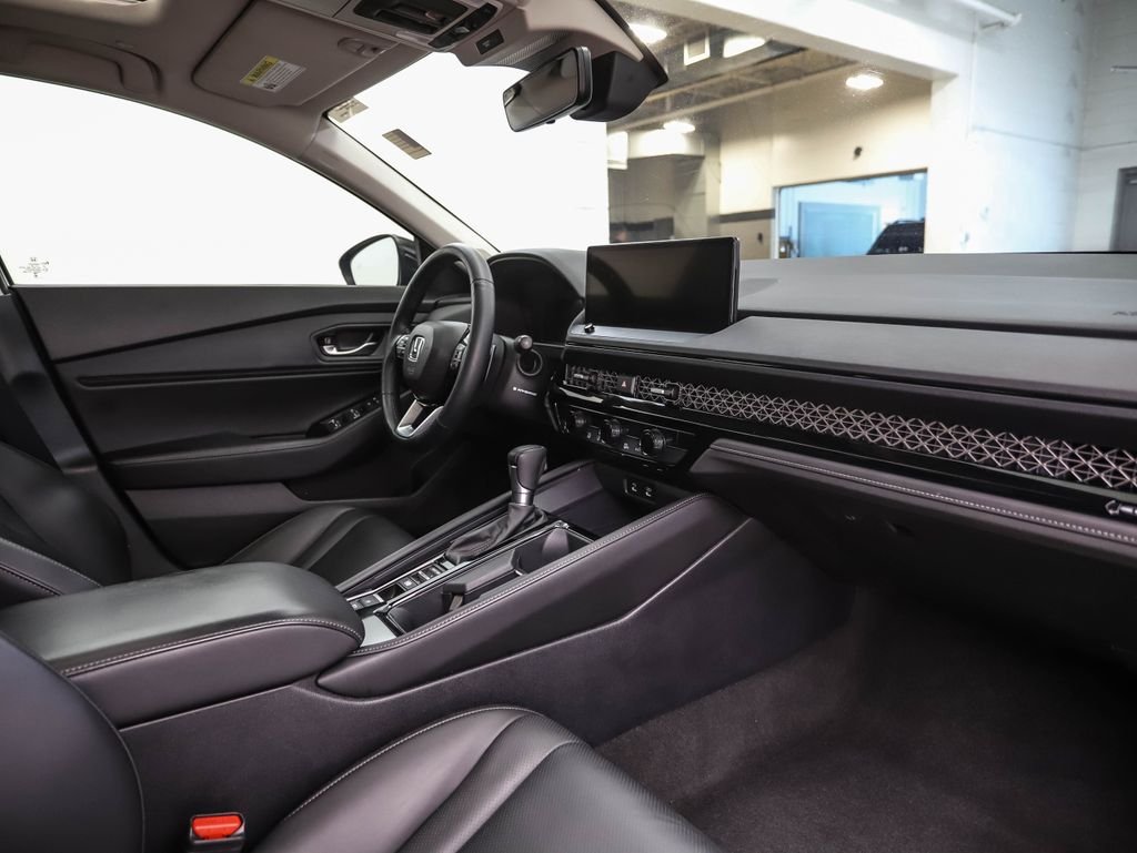 Used 2024 Crystal Black Pearl Honda Touring image 27