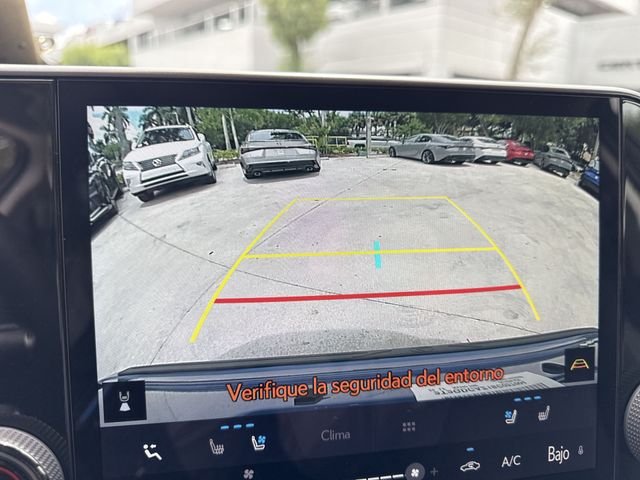 2025 Lexus NX 250 - Photo 17
