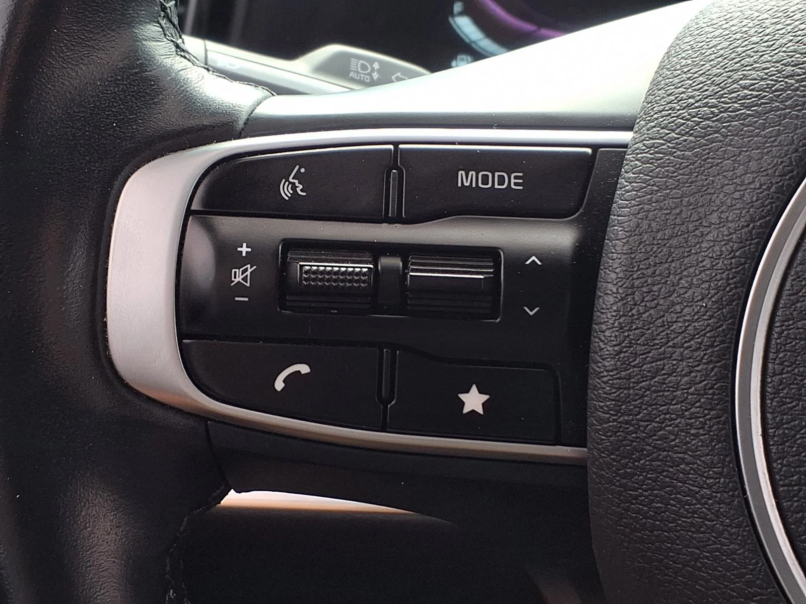 Used 2024 Everlasting Silver Kia EX image 16