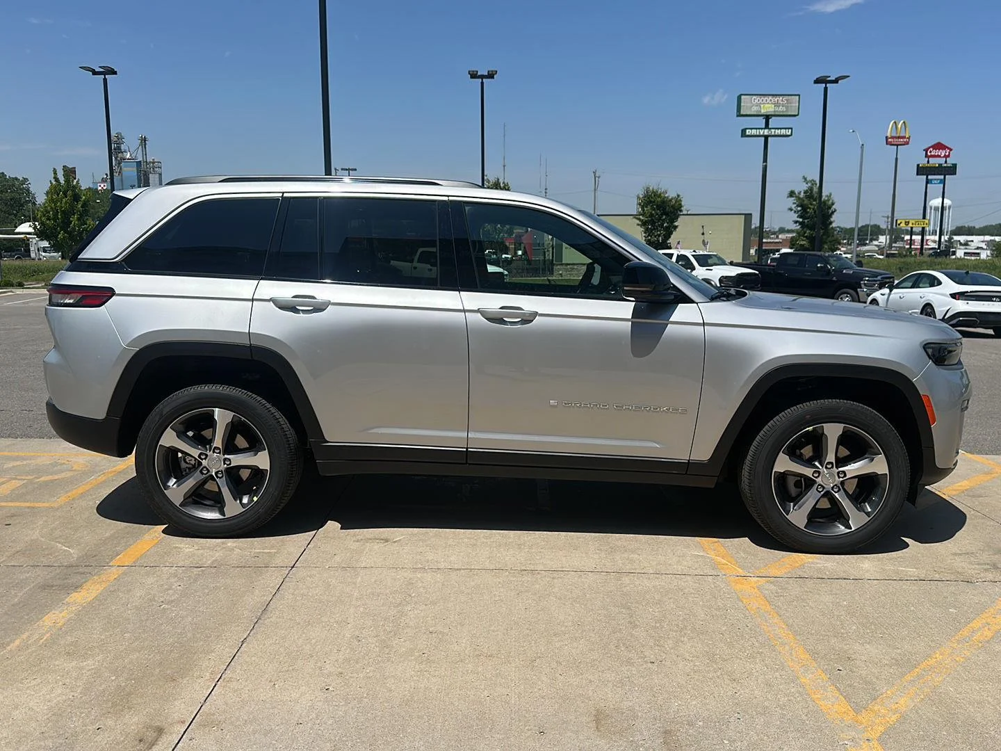 New 2026 Silver Zynith Jeep Limited image 4