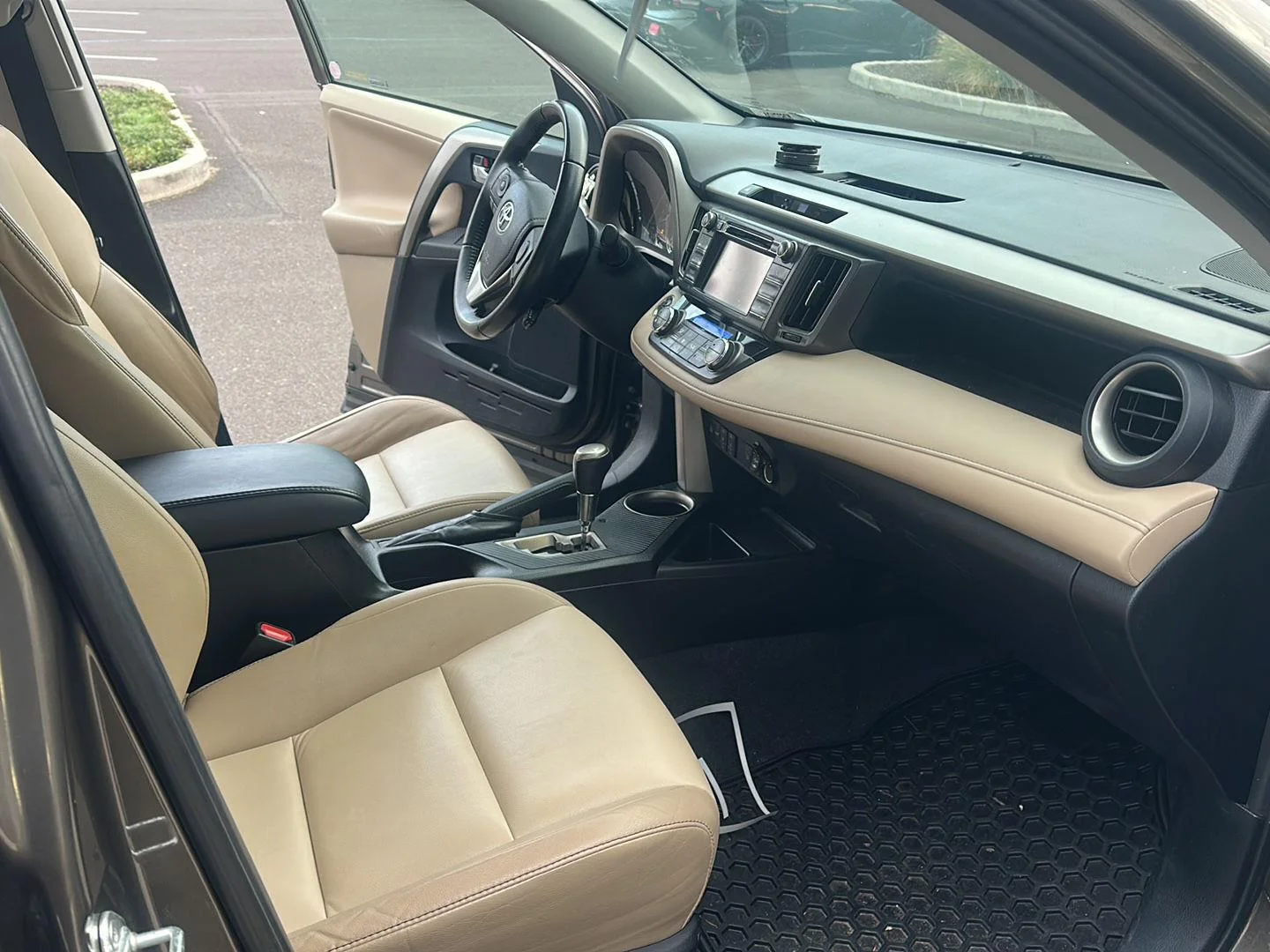 Used 2013 Pyrite Mica Toyota Limited image 9