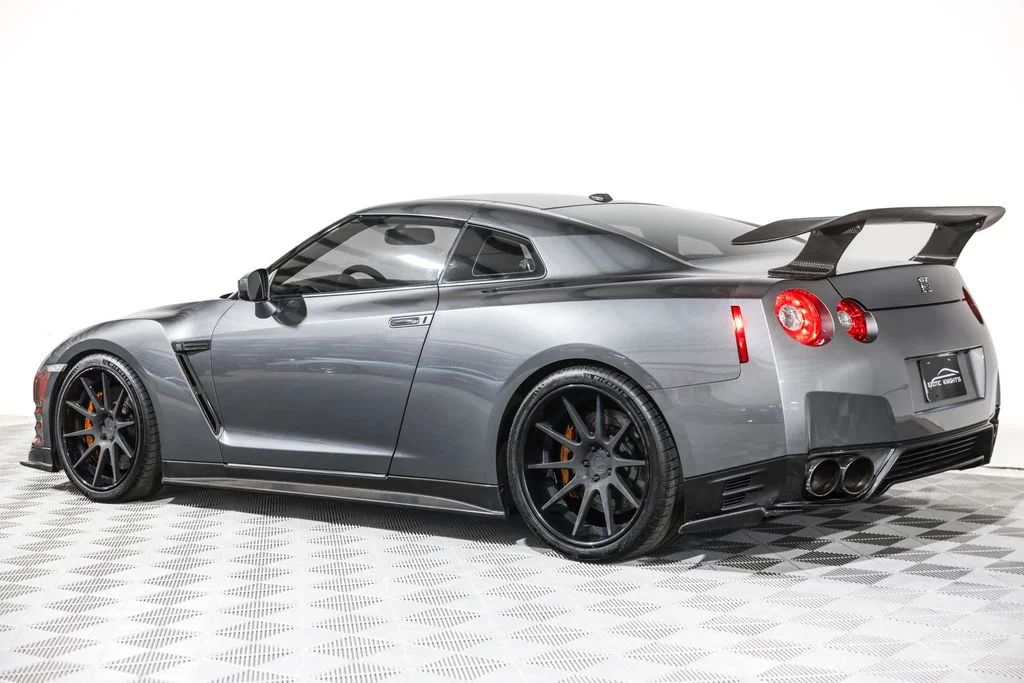 Used 2013 Gray Nissan Premium image 17
