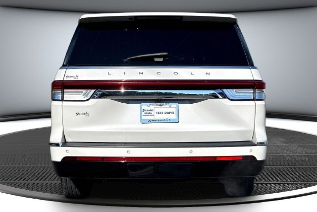 Used 2022 White Lincoln Reserve image 6