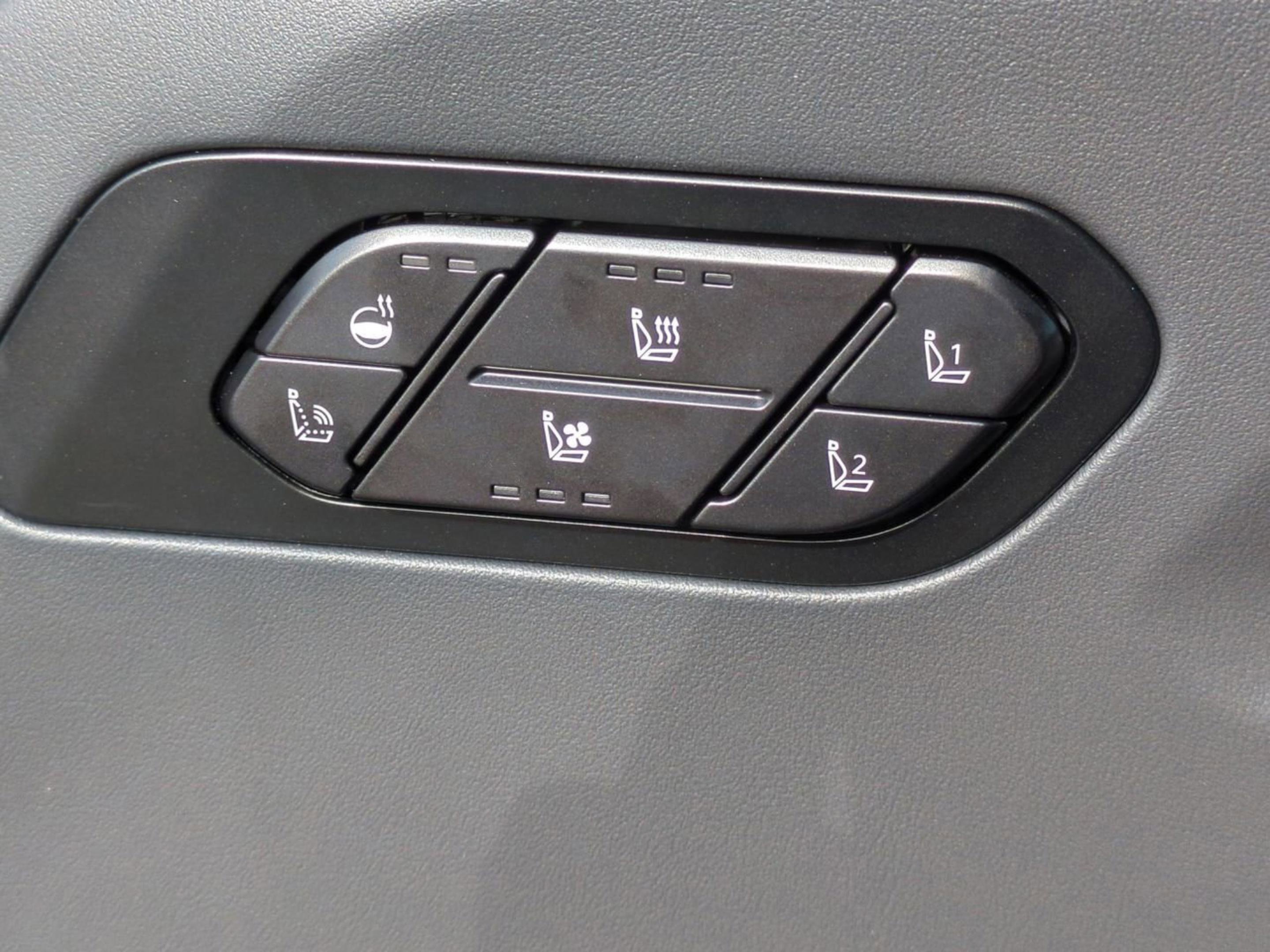New 2027 Glacial White Pearl Kia X-Line SX-Prestige image 37
