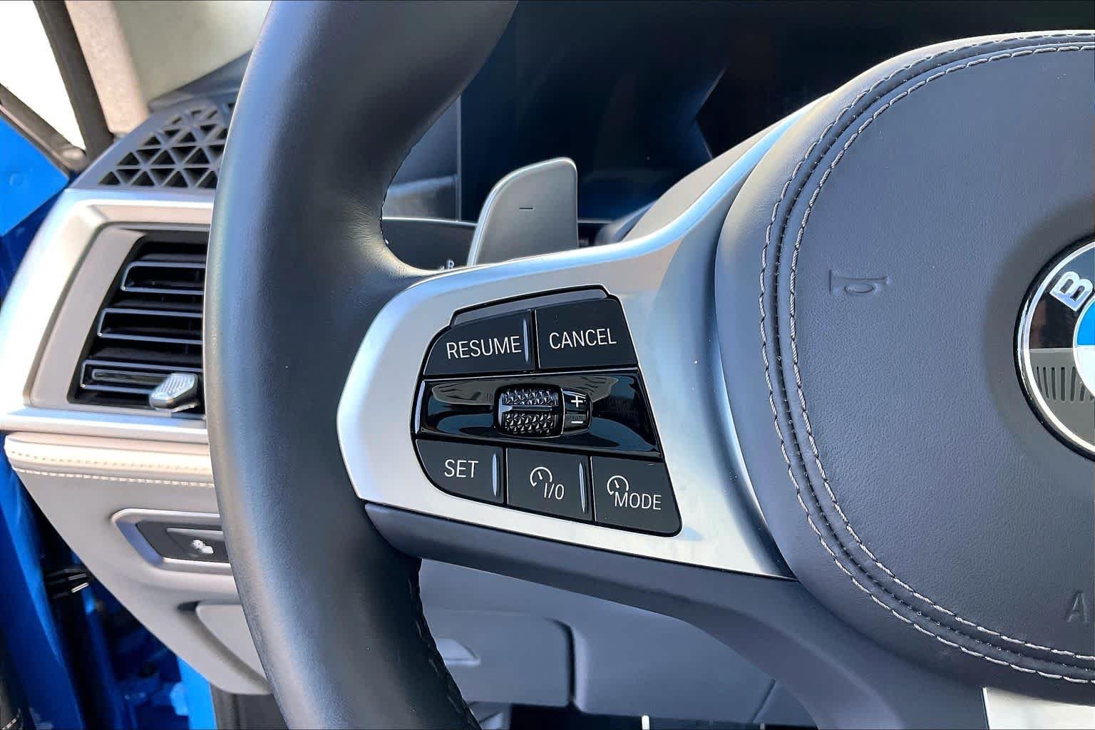 Used 2026 Santorini Blue BMW xDrive40i image 26
