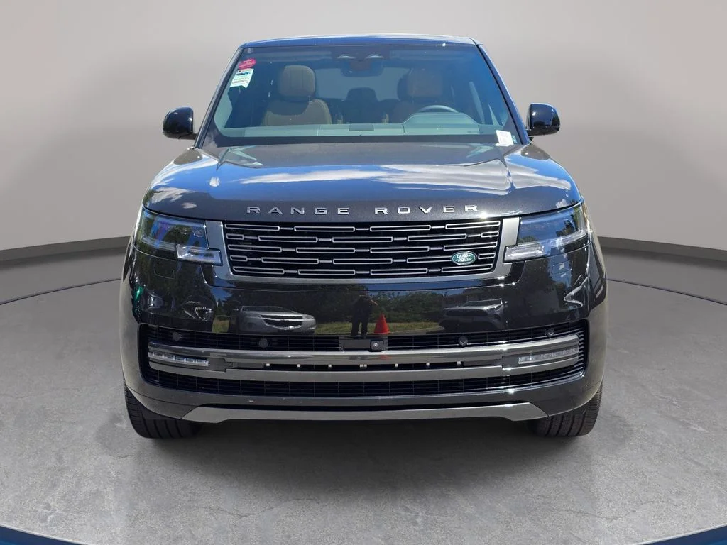 New 2026 Santorini Black LAND ROVER SE LWB 7-Seats / V8 image 2