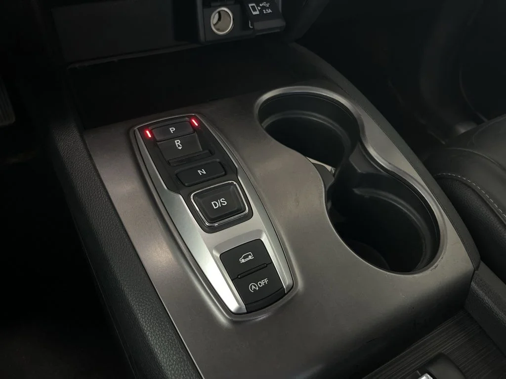 Used 2022 White Honda EX-L image 17