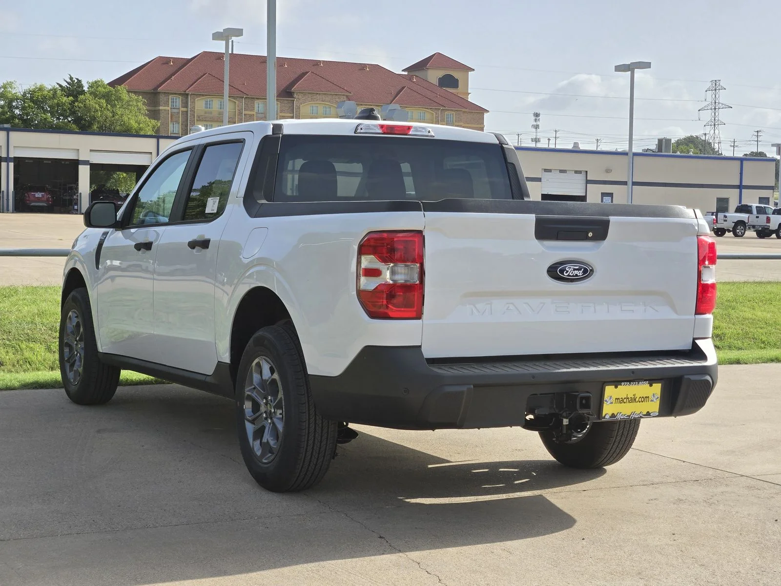 New 2026 Oxford White Ford XLT image 3