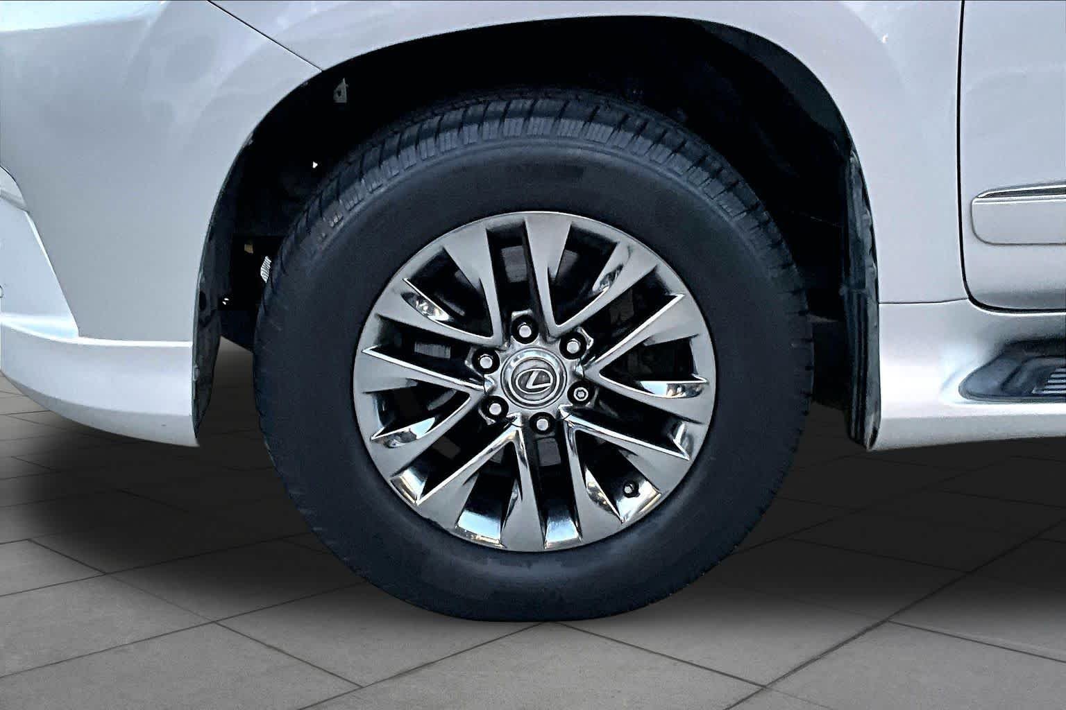 Used 2014 Tungsten Pearl Lexus Luxury image 10