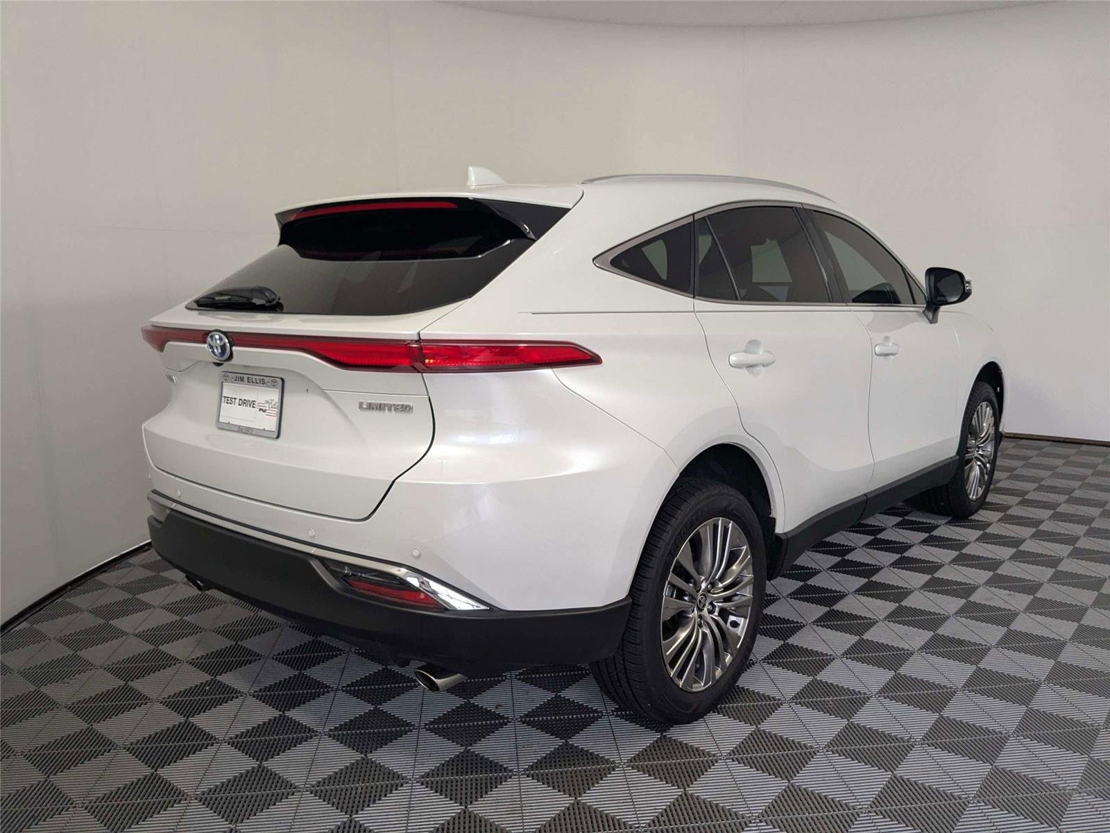 Certified Used 2023 Wind Chill Pearl Toyota Limited image 5