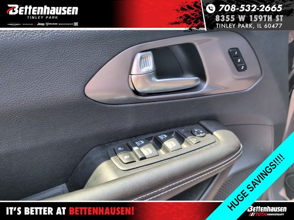 New 2026 Diamond Black Crystal Pearl-Coat Exterior Paint Chrysler Select image 15