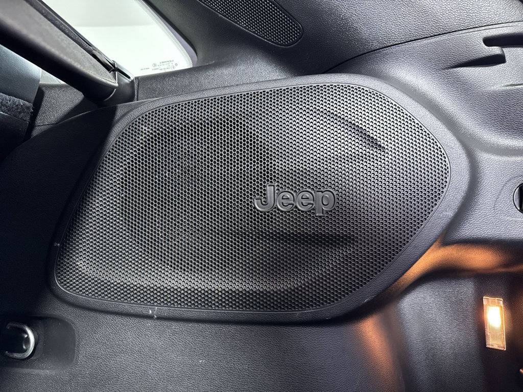 Used 2019 Bright White Clearcoat Jeep Trailhawk Elite image 9