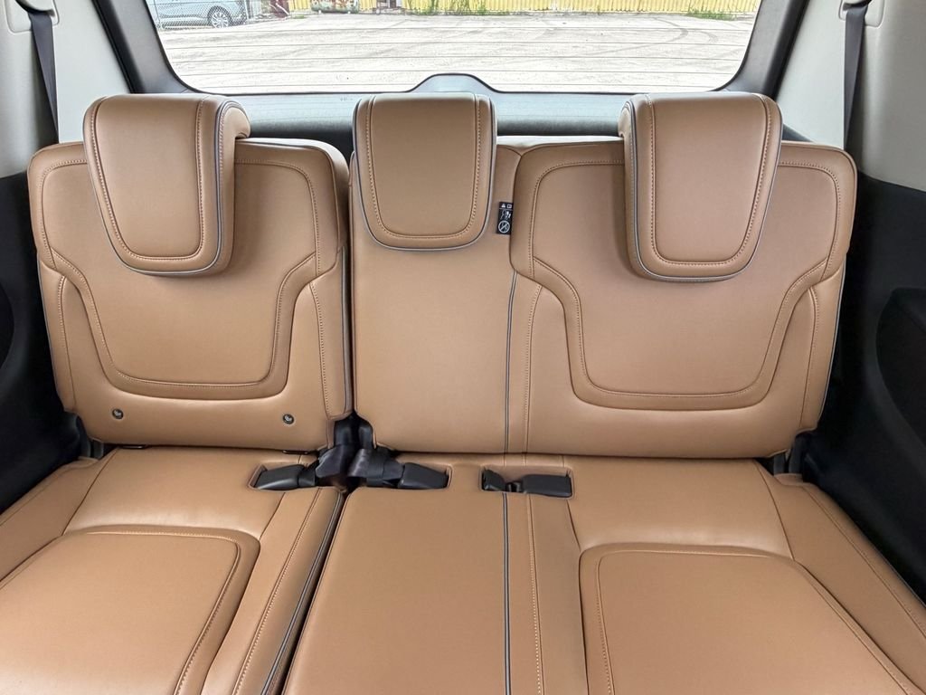 New 2027 RADIANT WHITE INFINITI Luxe 2WD image 15