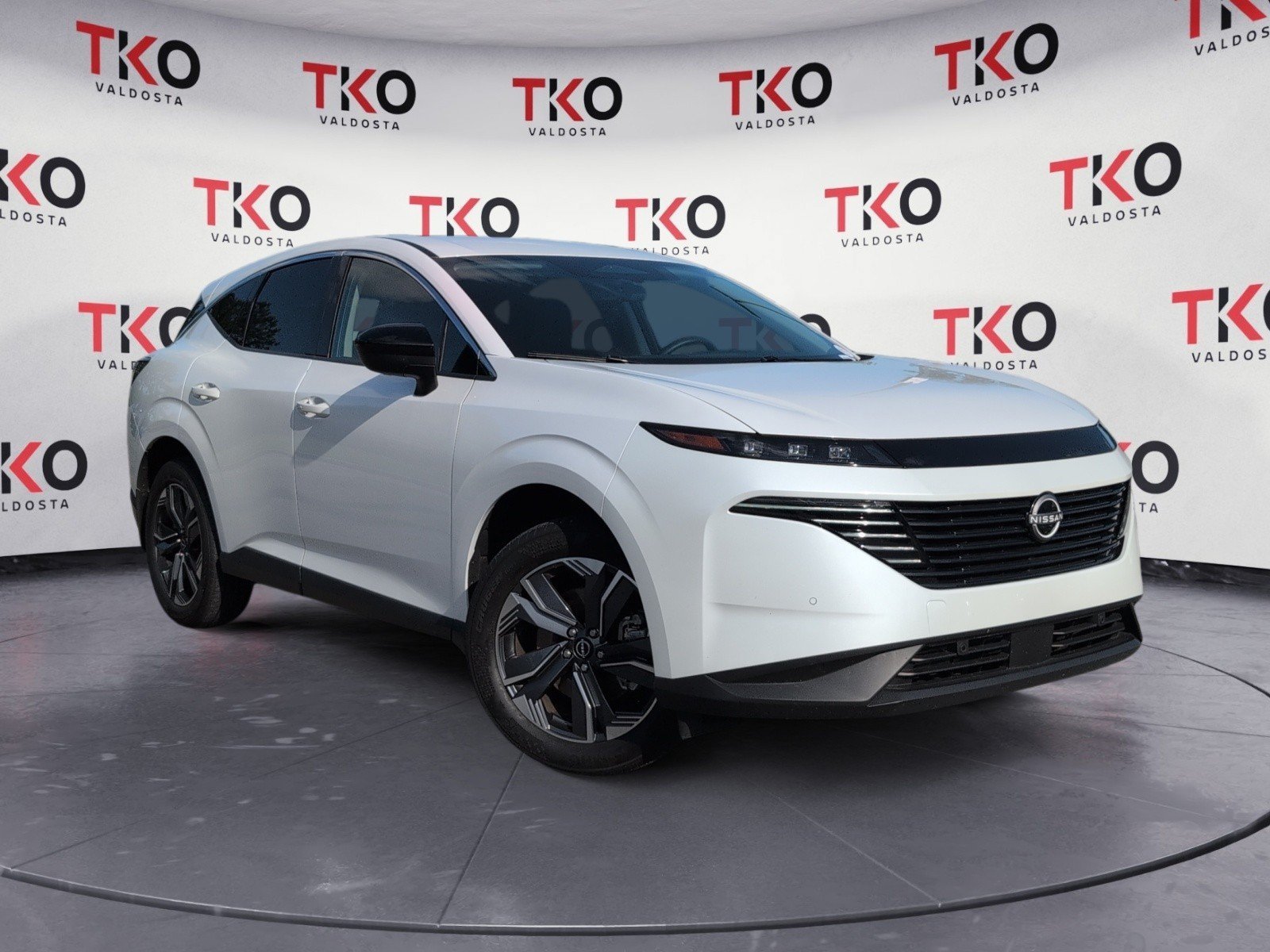 Used 2025 Everest White Pearl Tricoat Nissan SV image 2