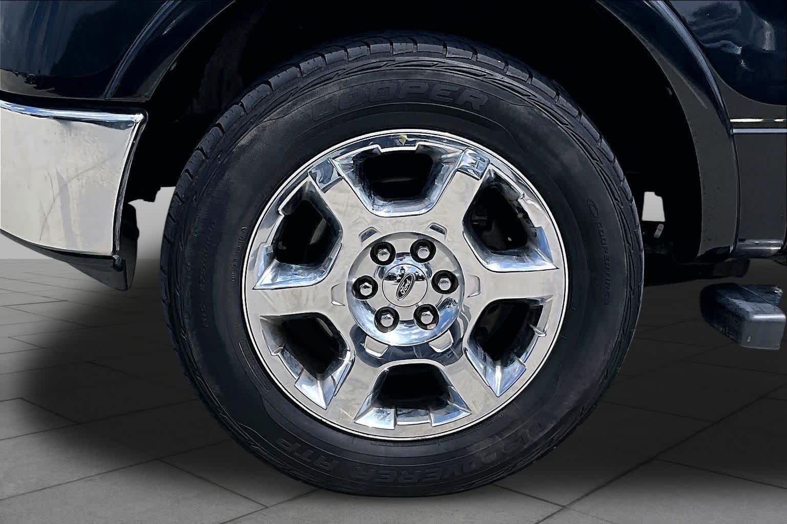 Used 2013 Tuxedo Black Metallic Ford Lariat image 9